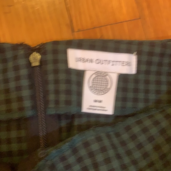 Urban outfitters green and black plaid mini skirt - Picture 2 of 5
